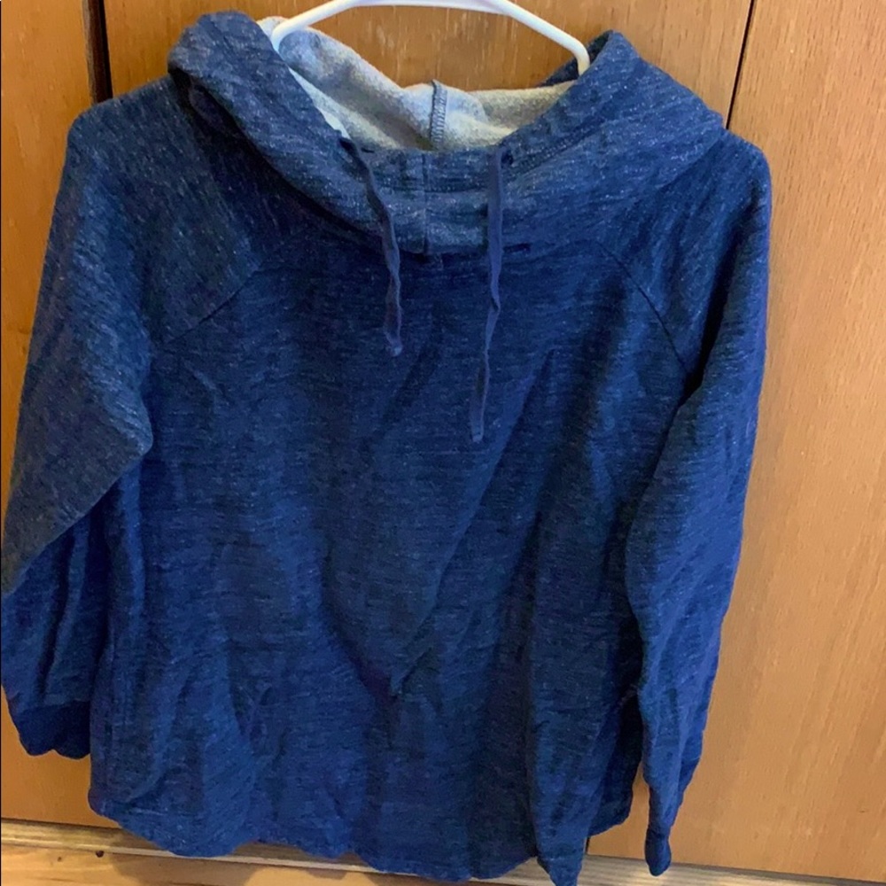 Athletic Blue Long-Sleeved Hoodie with Collar